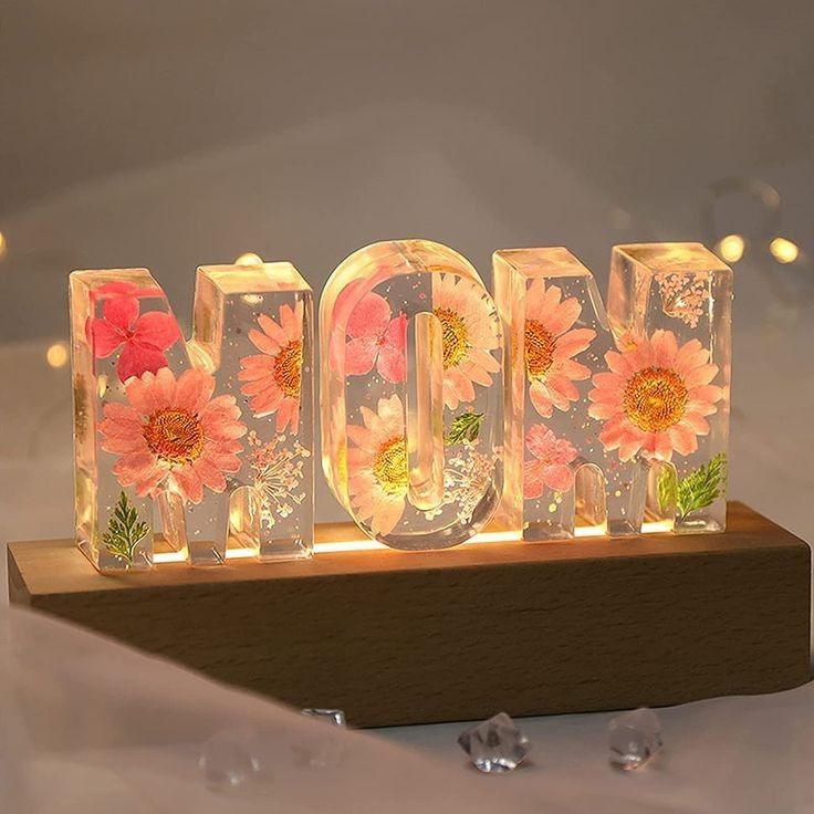 Resin Art floral alphabet - Mom