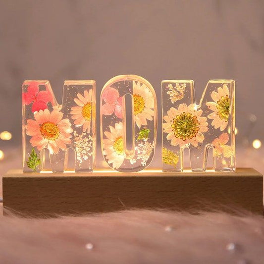 Resin Art floral alphabet - Mom