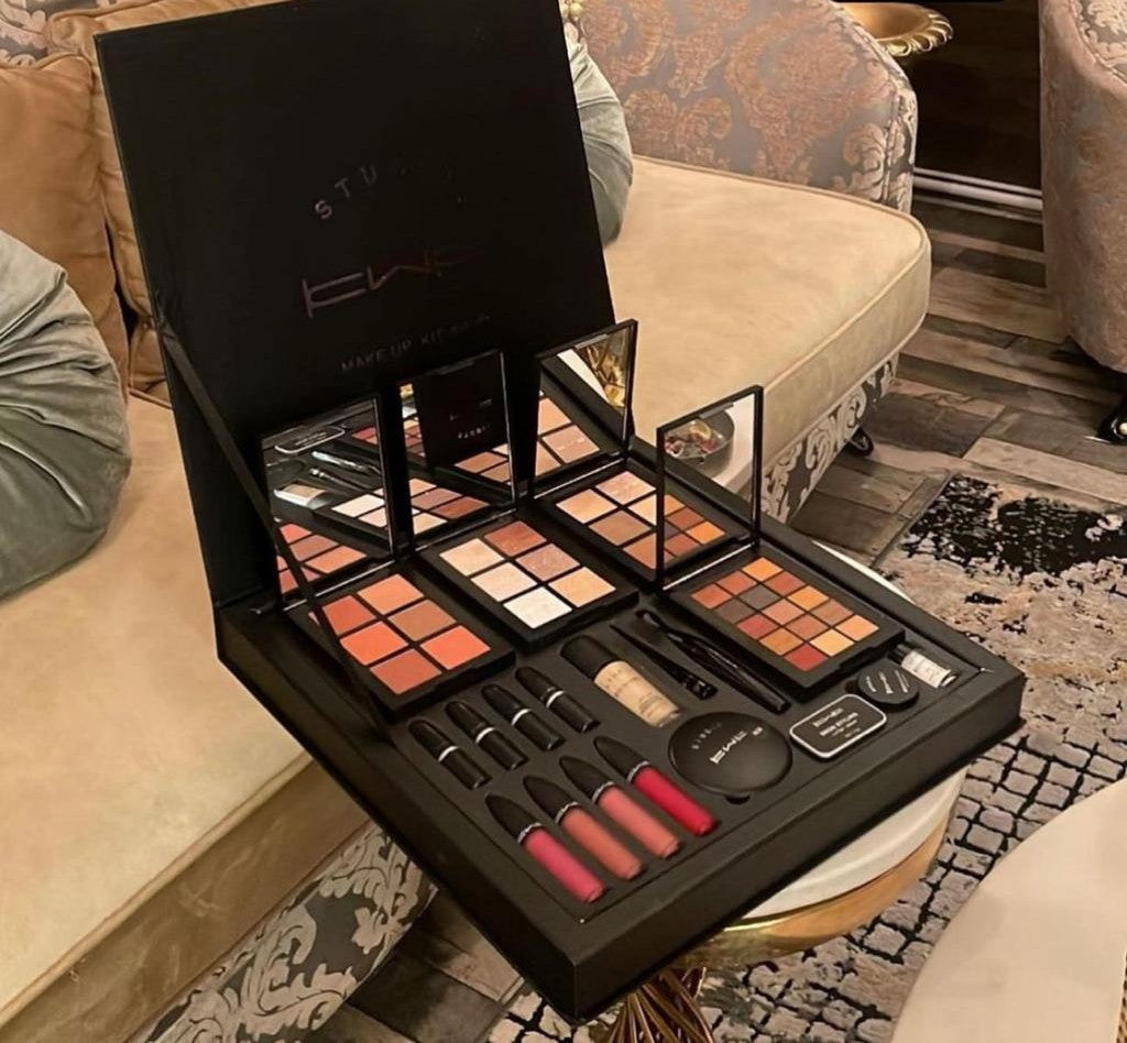 MAC MAKEUP KIT