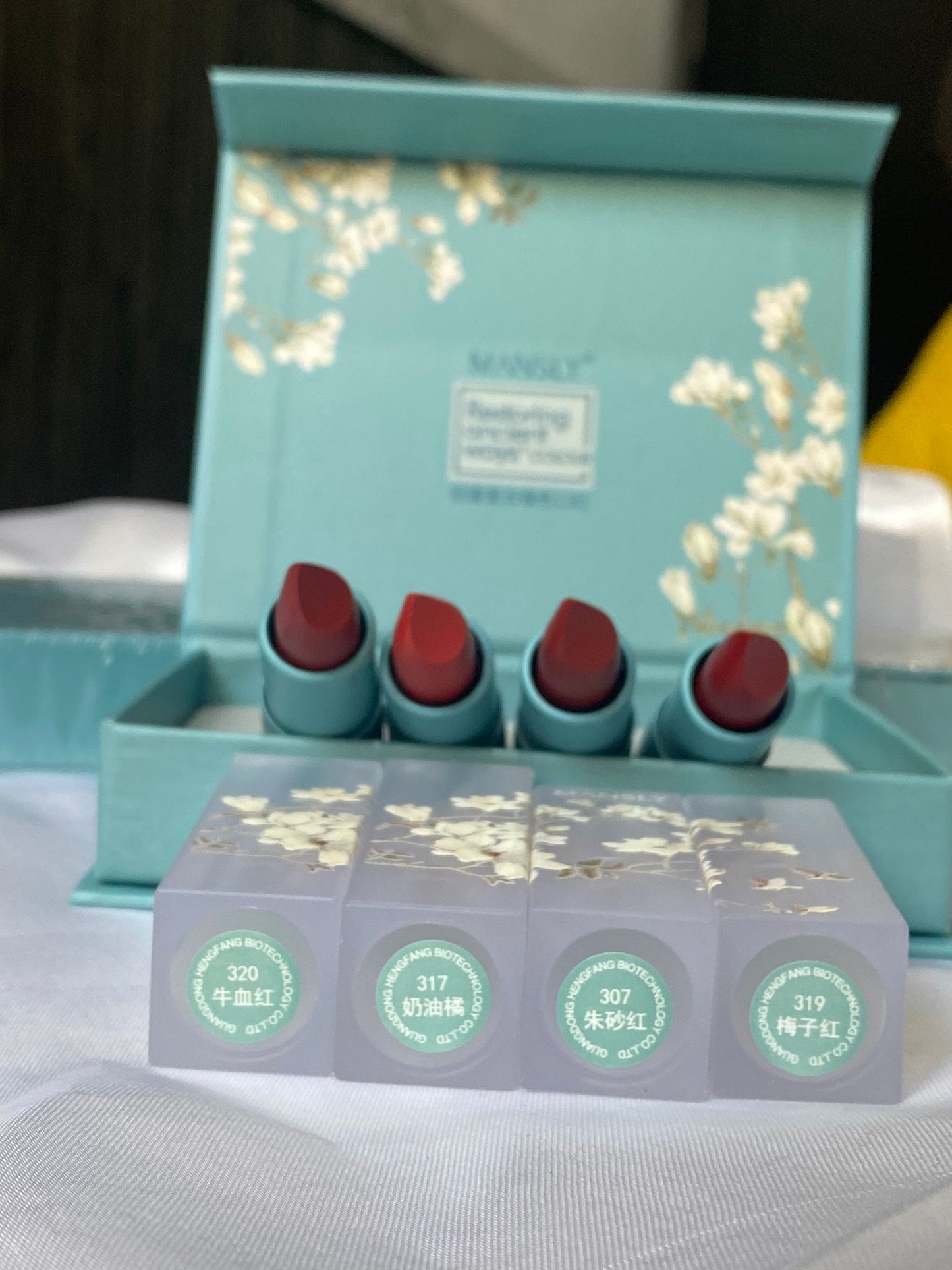 MANSLY 4 in 1 Lipstick Set Long-lasting Velvet Matte Lipstick