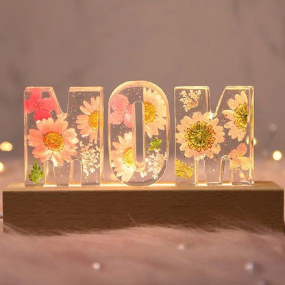 Resin Art floral alphabet - Mom