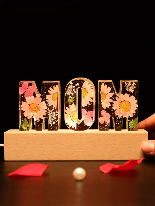 Resin Art floral alphabet - Mom